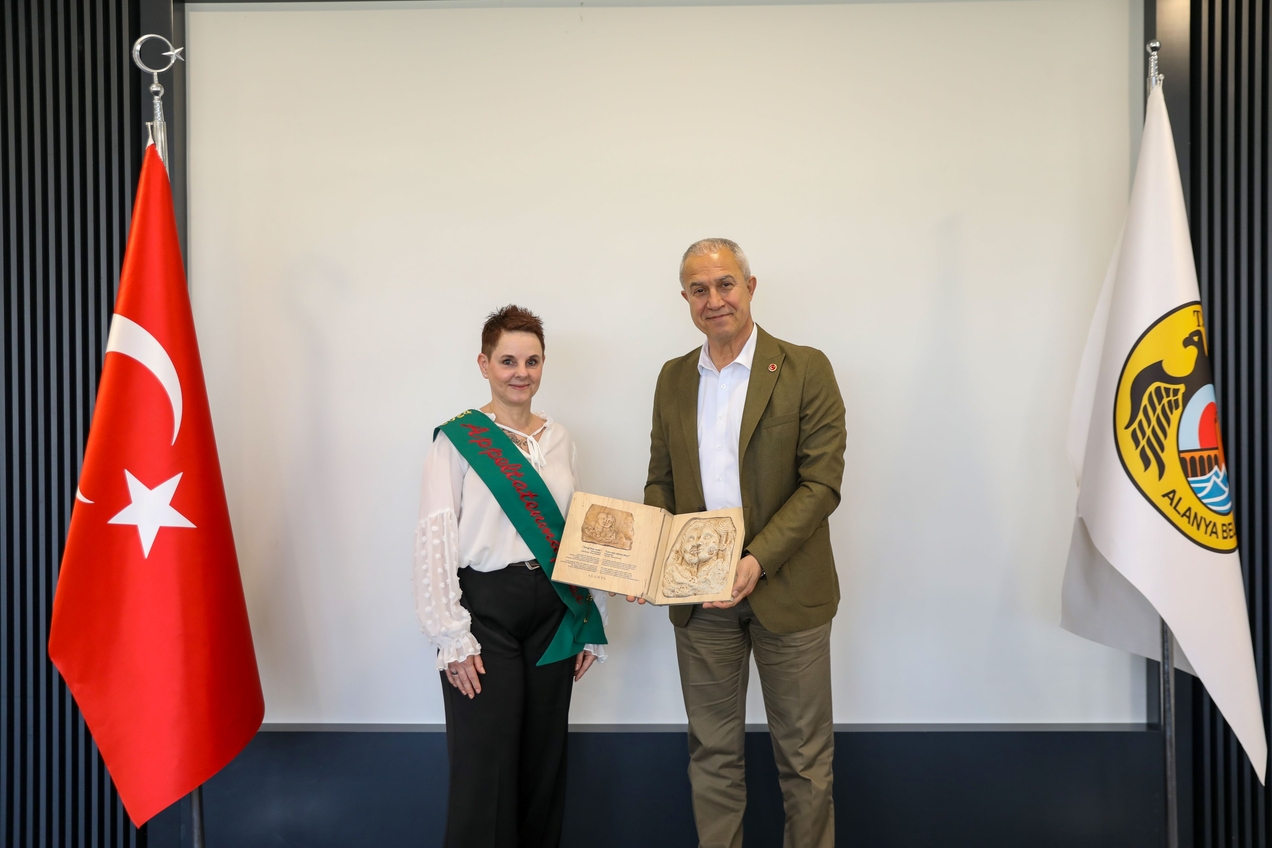 Appeltatenmajestät Nicole Gruschinski besucht Gladbecks  Partnerstadt Alanya