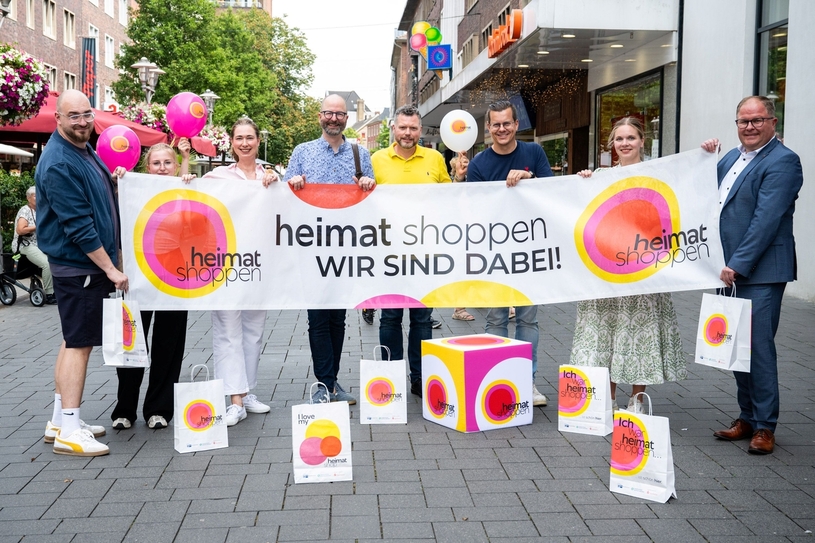 Werbegemeinschaft und Stadt präsentieren die Aktion.
