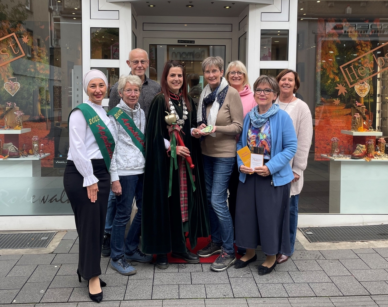 Appeltatenmajestäten überreichen Spende an den Hospiz- Verein Gladbeck e.V.