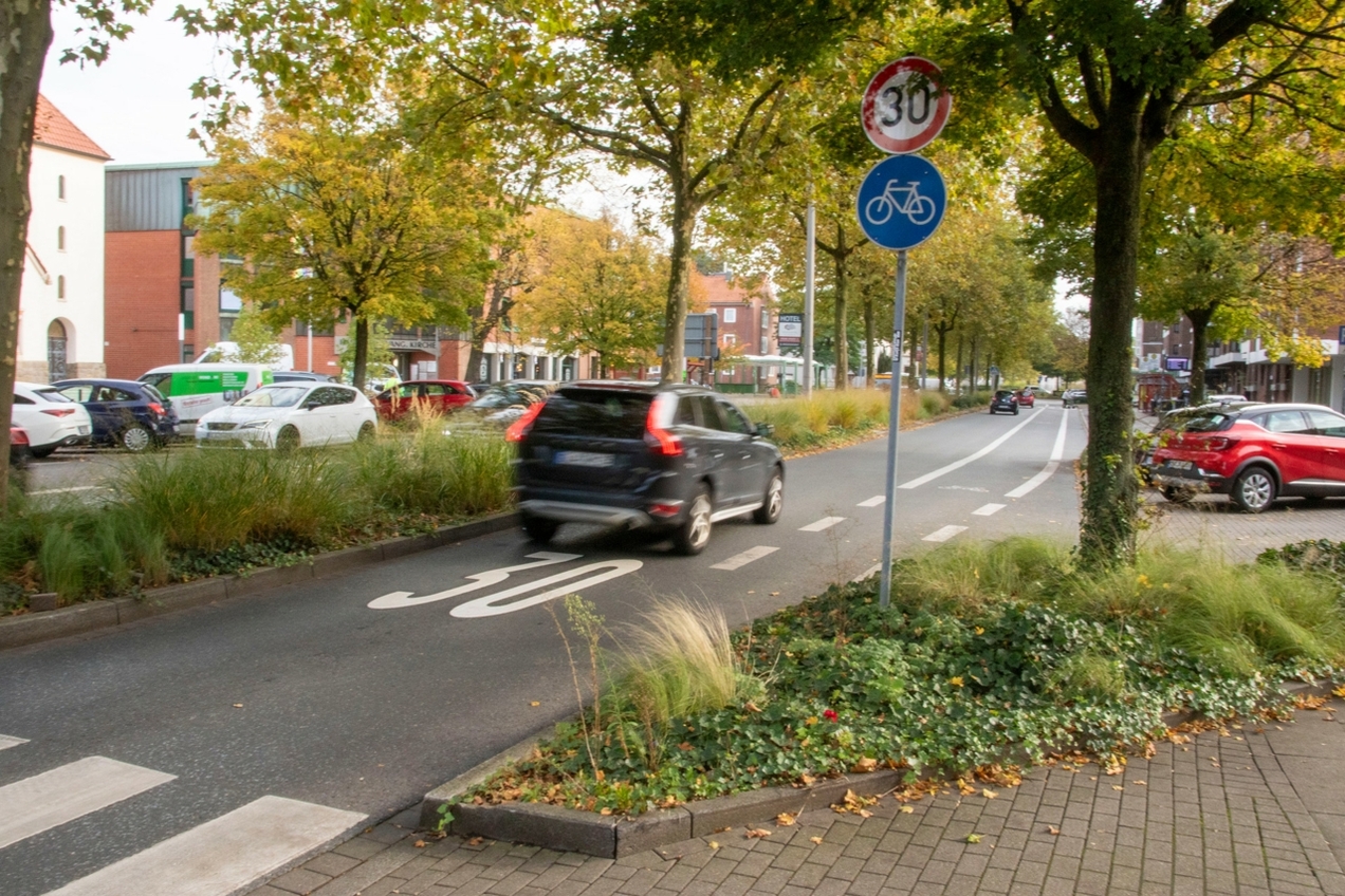 Neue Fahrbahnmarkierung auf der Humboldtstraße