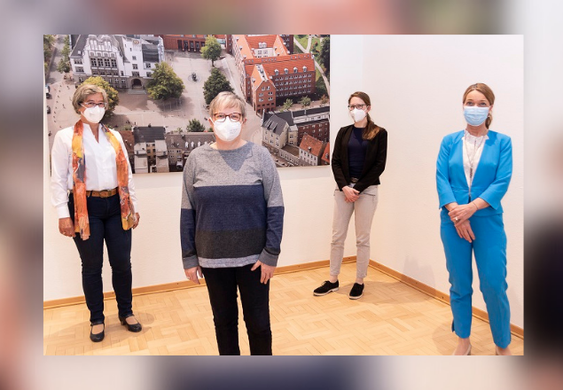 Tauschten sich über den Radverkehr in der Innenstadt aus (v.l.):  Dr. Vera Bücker, Dorothea Gehrenkamp (beide ADFC), Paula Stegert, Leitende  Verkehrsplanerin, und Bürgermeisterin Bettina Weist.