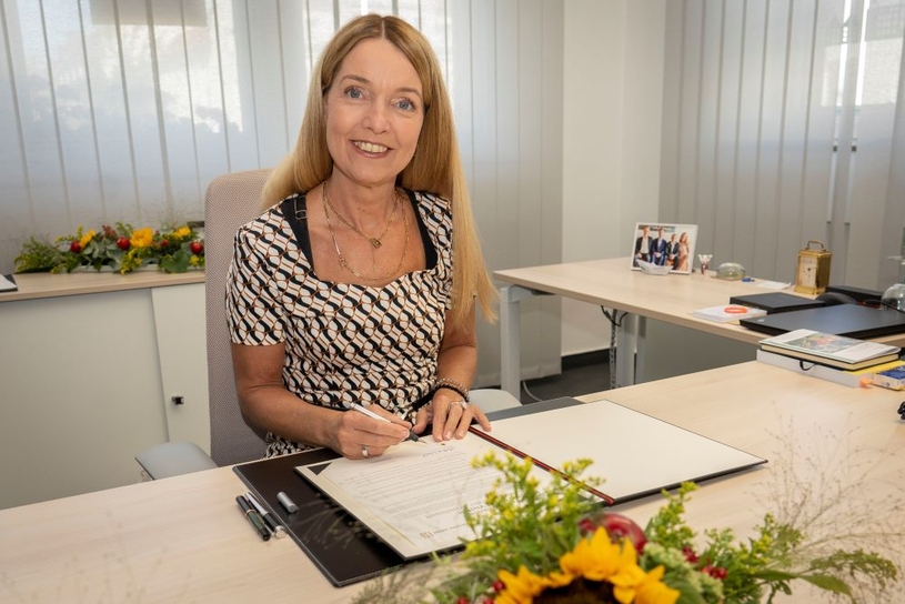 Mit der Unterschrift von Bürgermeisterin Bettina Weist ist das  Beitrittsverfahren zur Charta der Vielfalt eingeleitet worden, die Urkunde steht noch aus.