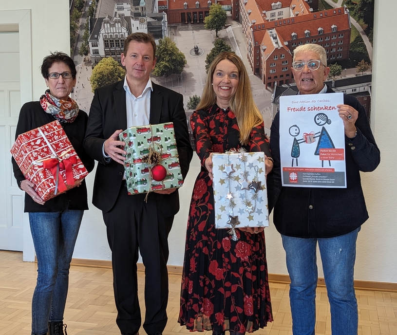 Personalrätin Kerstin Timm, Caritasvorstand Wieland Kleinheisterkamp, Bürgermeisterin Bettina Weist und Caritas-Organisatorin Annegret Knubben 