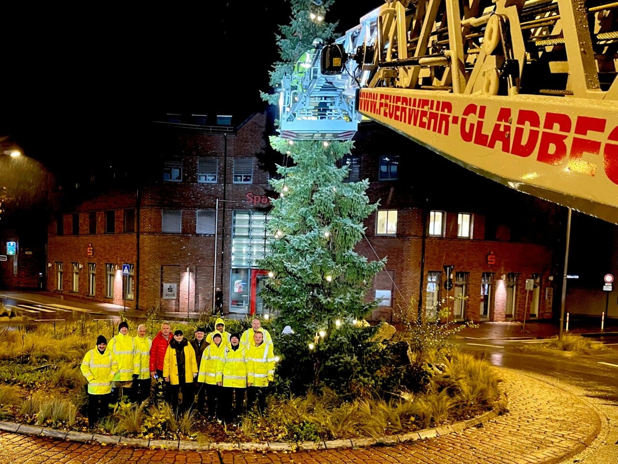 Weihnachtsbaum in Zweckel steht