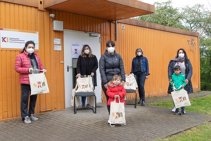 Büro für interkulturelle Arbeit: Taschenaktion sorgt für Freizeitspaß bei Familien