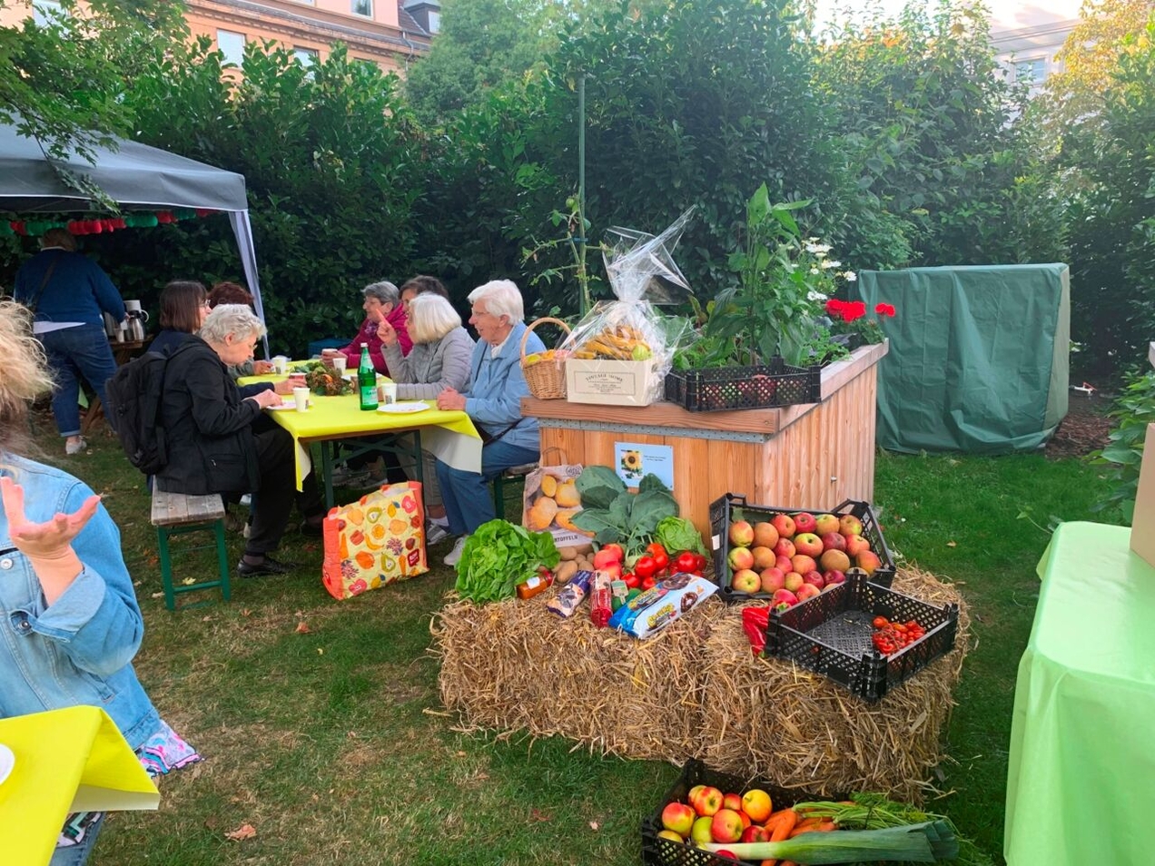 Erfolgreiches erstes Erntedank-Café am Jovyplatz