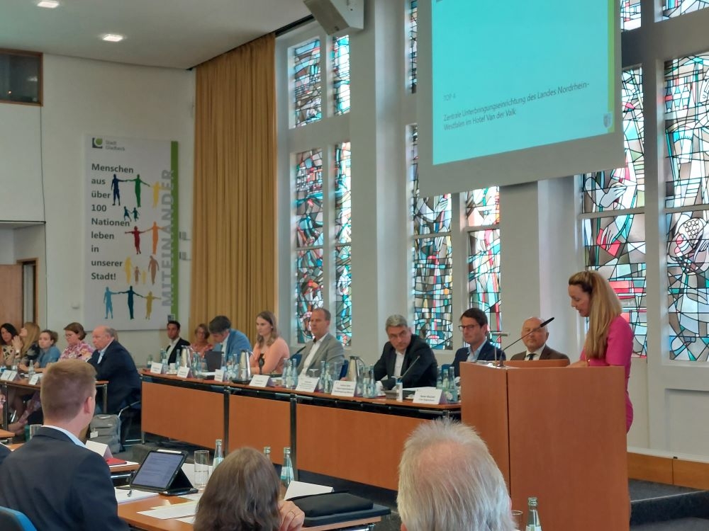 Kritik an Zentraler Unterbringungseinrichtung im Hotel Van der Valk