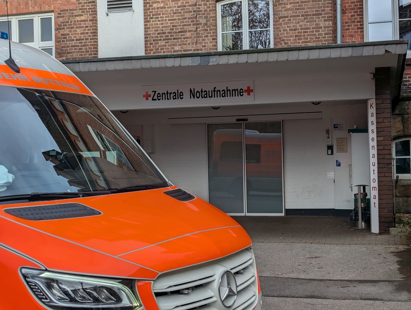 Einer der Zugänge zur ZNA über dem Parkplatz des St. Barbara-Hospitals.