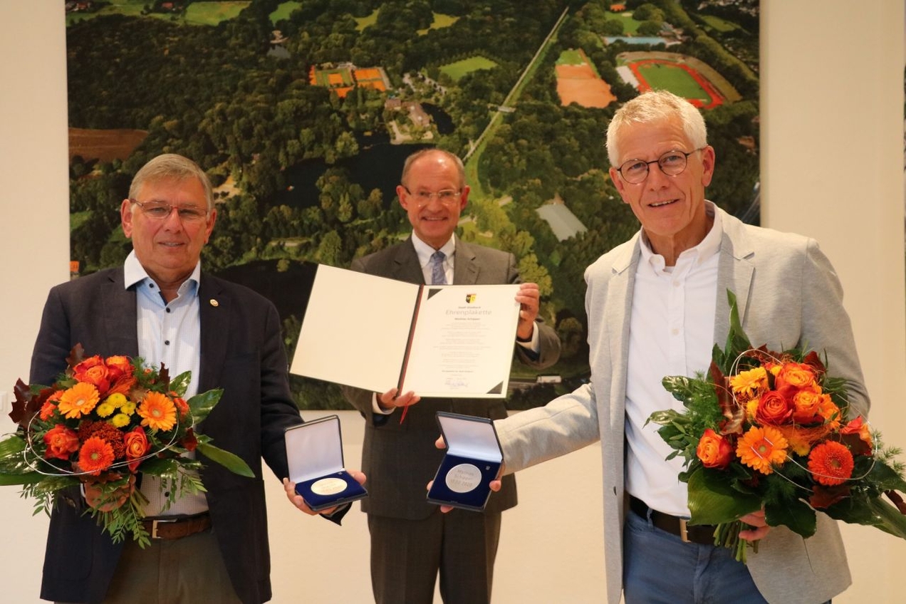 Ulrich Brecko und Mathias Schipper wurden mit der Ehrenplakette der Stadt Gladbeck ausgezeichnet.