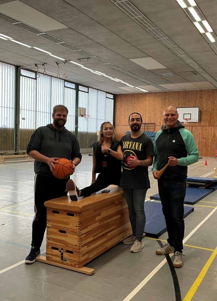 Robert Ernst, Trainerin Ezgi Genc, Eren _Genc und Arif Colak 