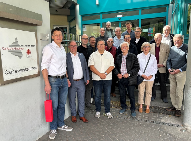 Die Gruppe des Lions Clubs beim Erinnerungsfoto mit 