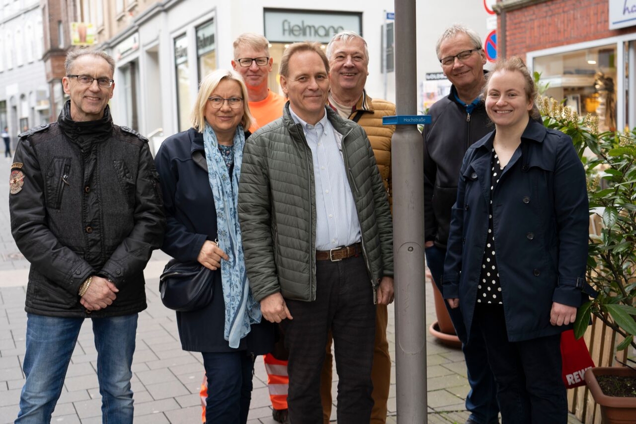 Straßenschilder für sehbeeinträchtige Menschen