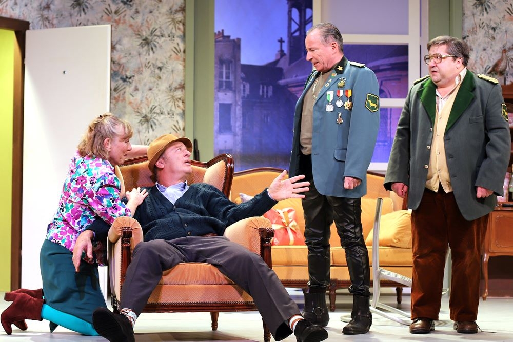 Hagen Rether, der kleine Rabe Socke und Hausmeister  Krause gastieren im September in der Stadthalle