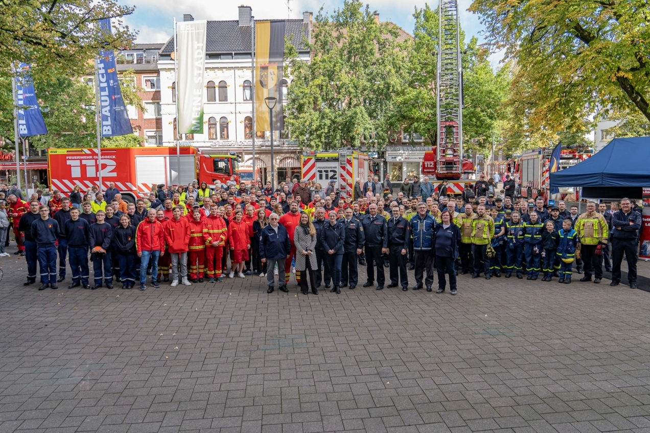 Erfolgreicher Erster Gladbecker Blaulichttag begeistert Groß  und Klein