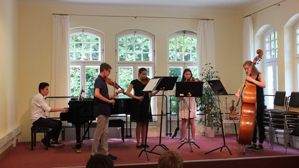 Musikschulschüler geben Minikonzerte