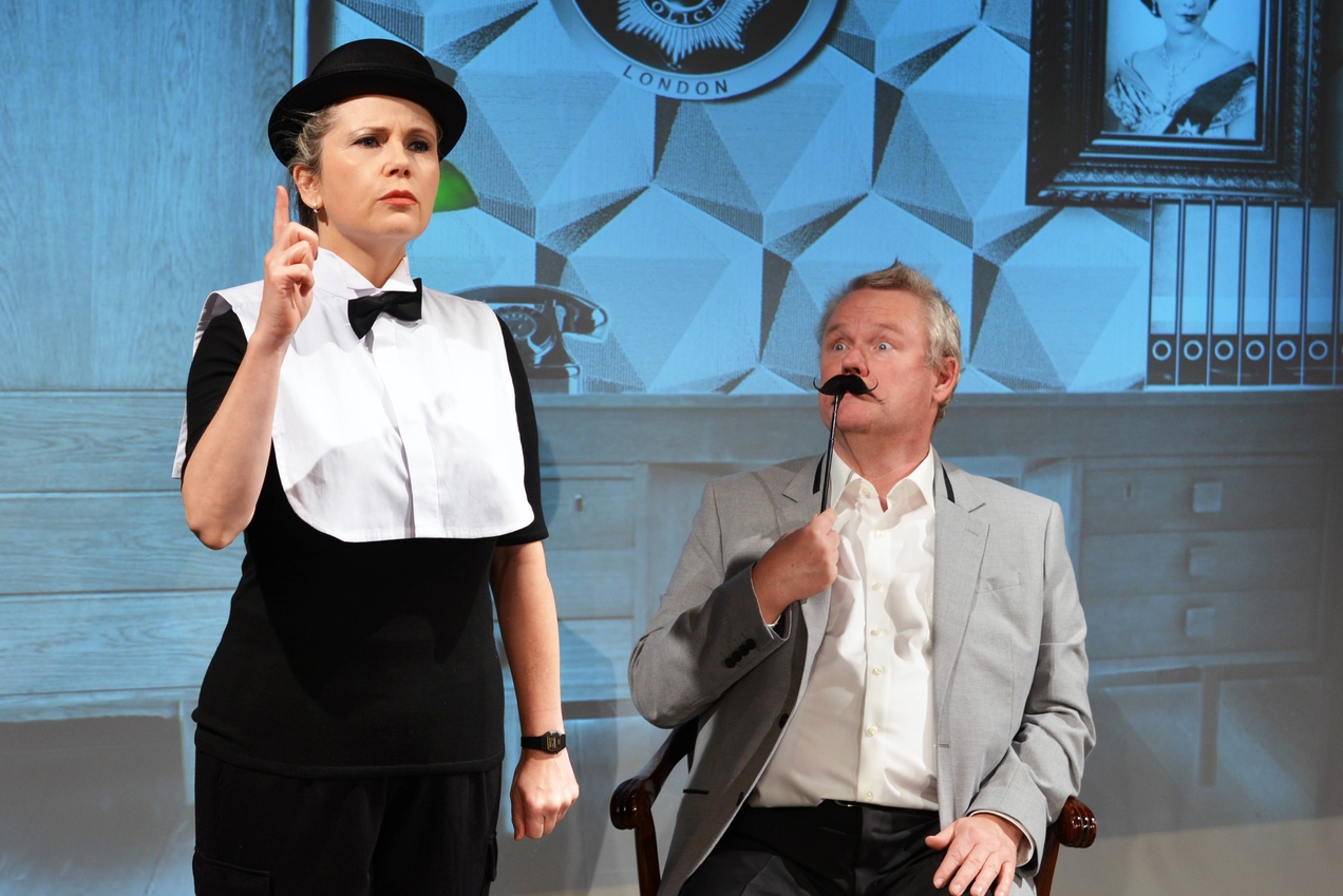 Michaela Schaffrath und Stefan Keim jagen den „Mönch mit  der Klatsche“