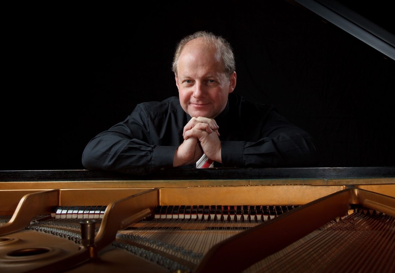Prof. Wolfgang Manz aus Nürnberg wird das Konzert einleiten und kommentieren.