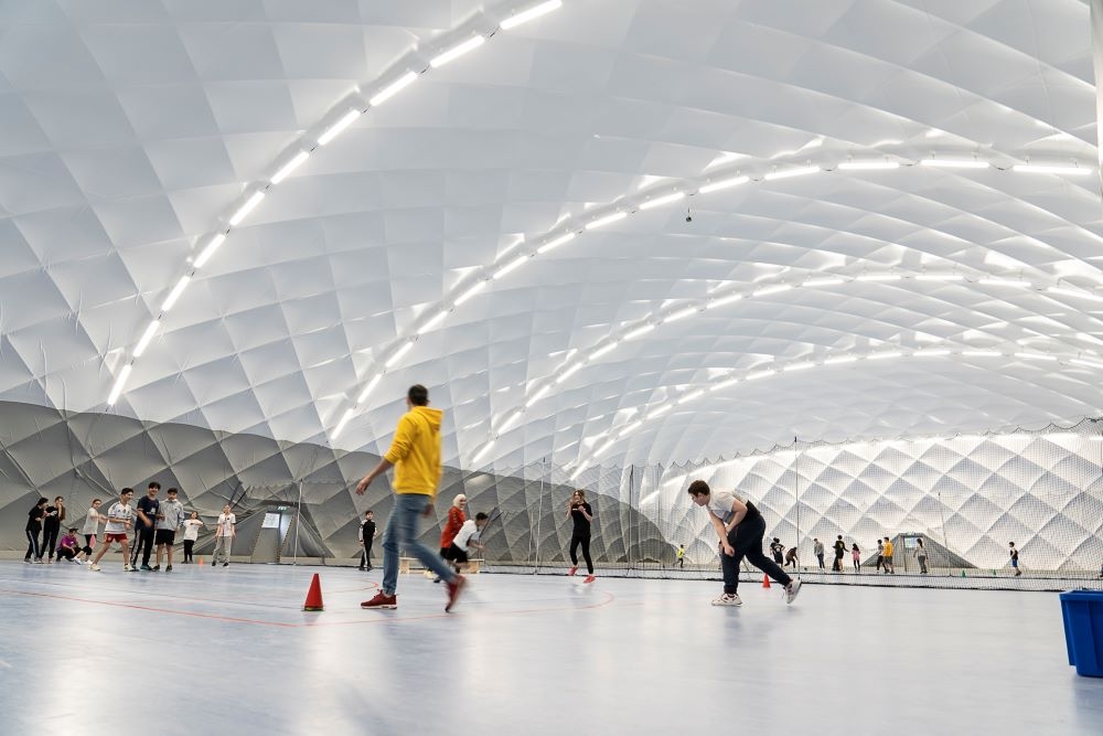Neue Traglufthalle an der Enfieldstraße für Schul- und  Vereinssport ab sofort nutzbar