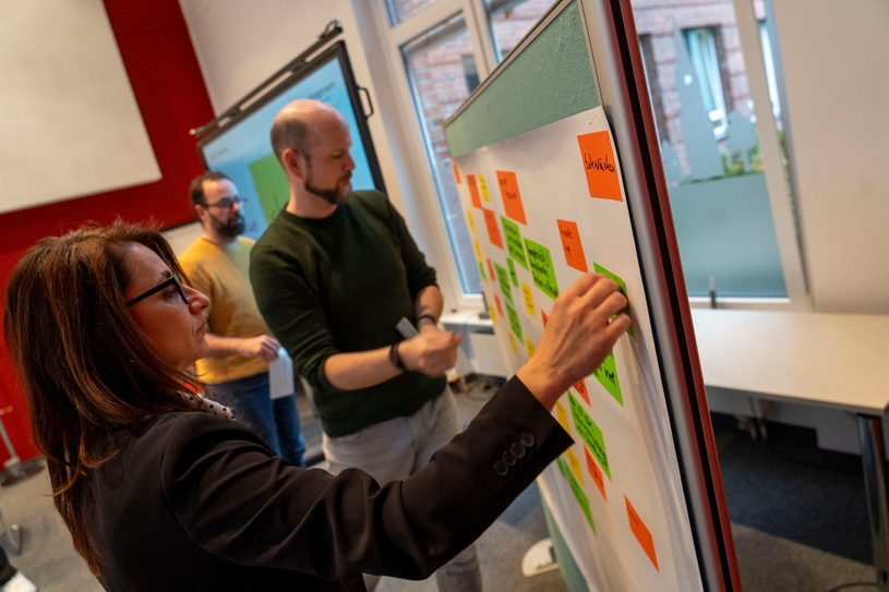 Nadine Müller und Kollegen aus der Verwaltung beim internen  Workshop.