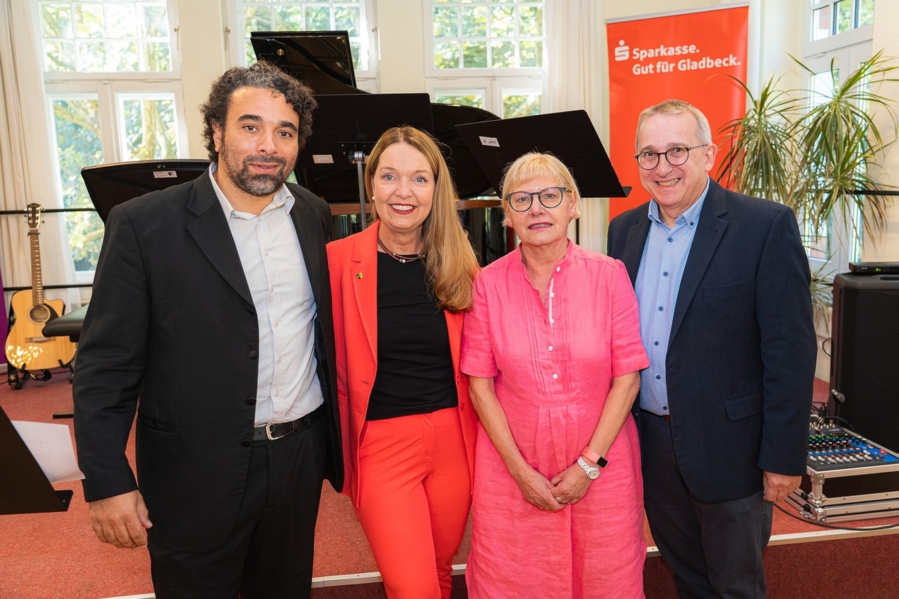 Freuten sich über das 50-jährige Jubiläum: Ernst Hesse, stellv. Leiter Musikschule, Bürgermeisterin Bettina Weist, Dr. Gabriele Tichy-Voß, Vorsitzende des Fördervereins, und Rolf Hilgers, Leiter Musikschule.