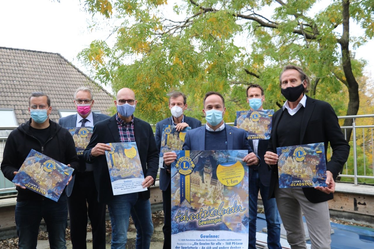 Erfreut haben die Mitglieder des Lions Clubs verkündet, dass sie mit Unterstützung der Gladbecker Unternehmen auch in diesem Jahr den Adventskalender voller Gewinne auf den Markt bringen konnten.