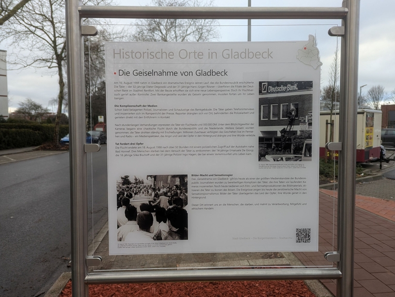 Eine Gedenktafel erinnert an die Opfer des Geiseldramas von 1988.